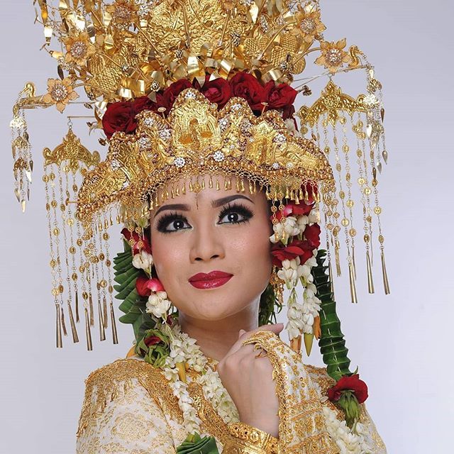 Aesan Pasangko Adat Palembang Sumatera Selatan Design Viennagallery Mua Amaliahariawan Photo Aldiphoto Viennagallery Adatpalembang