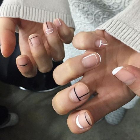 14 diseños de uñas minimal que te convertirán en la más chic