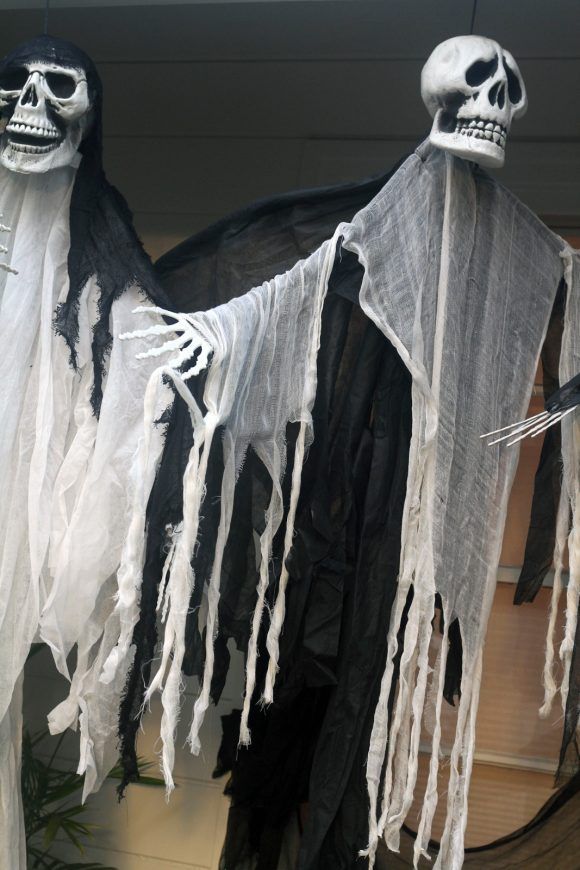 the easiest scariest halloween decorations