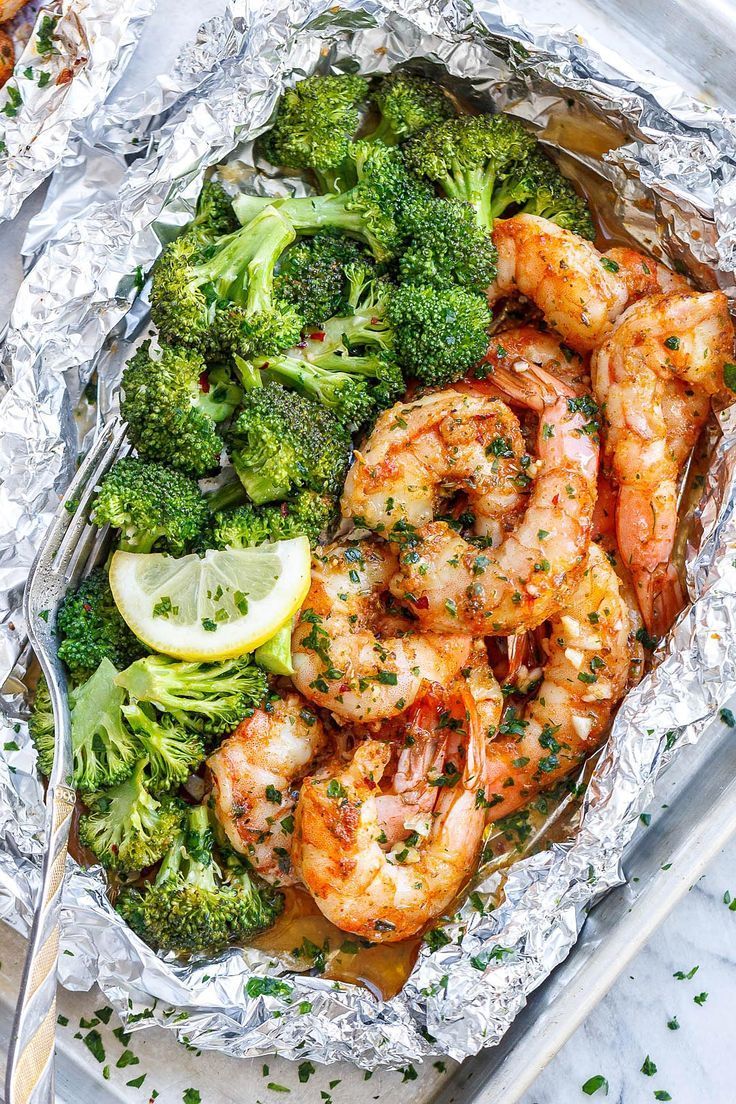 Garnelen- und Brokkoli-Folienpackungen mit Knoblauch-Zitronen-Butter-Sauce - #sh...