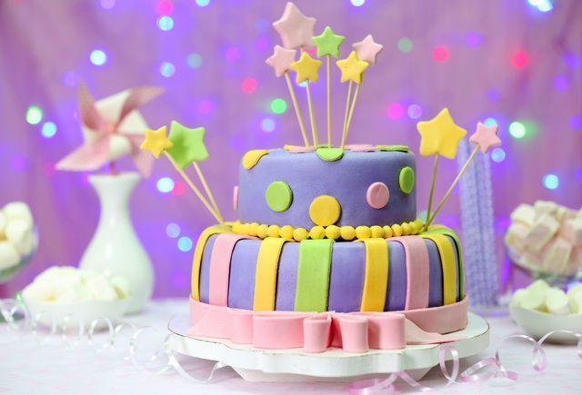 小樽 Mケーキ のオーダーメイドケーキで最高のサプライズはいかが Macaroni ケーキ アイデア ケーキ サプライズケーキ