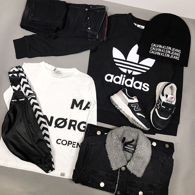 Pin på Sneakers til børn 0 20 år Drenge & Piger Shop de fede Rains jakker til mænd online. Hurtig levering