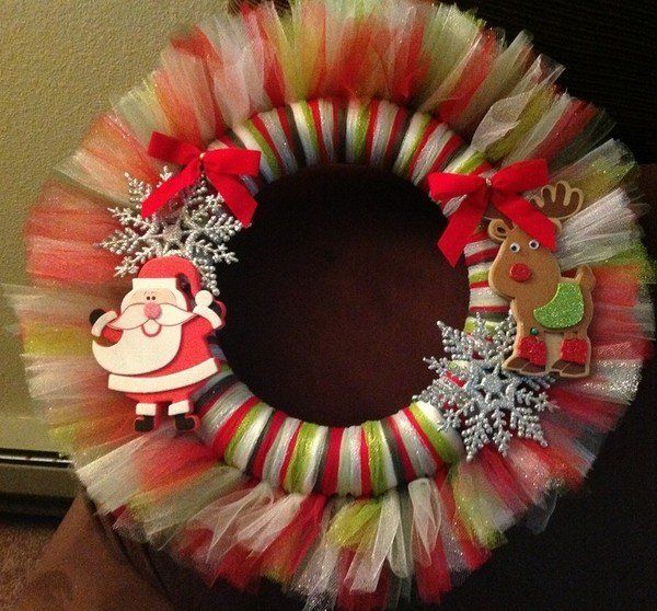 Coronas Hechas Con Tul Para Navidad Dale Detalles Coronas Navideñas Como Hacer Coronas Manualidades Navideñas
