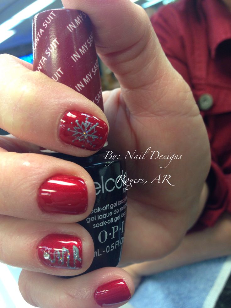 Shellac gell color from OPI " In My Santa Suit" with dazzling snow flake and Xmas tree