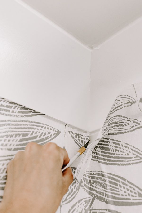 Tips To Install Peel And Stick Wallpaper Diy Playbook Peel And Stick Wallpaper Diy Playbook Diy Wallpaper