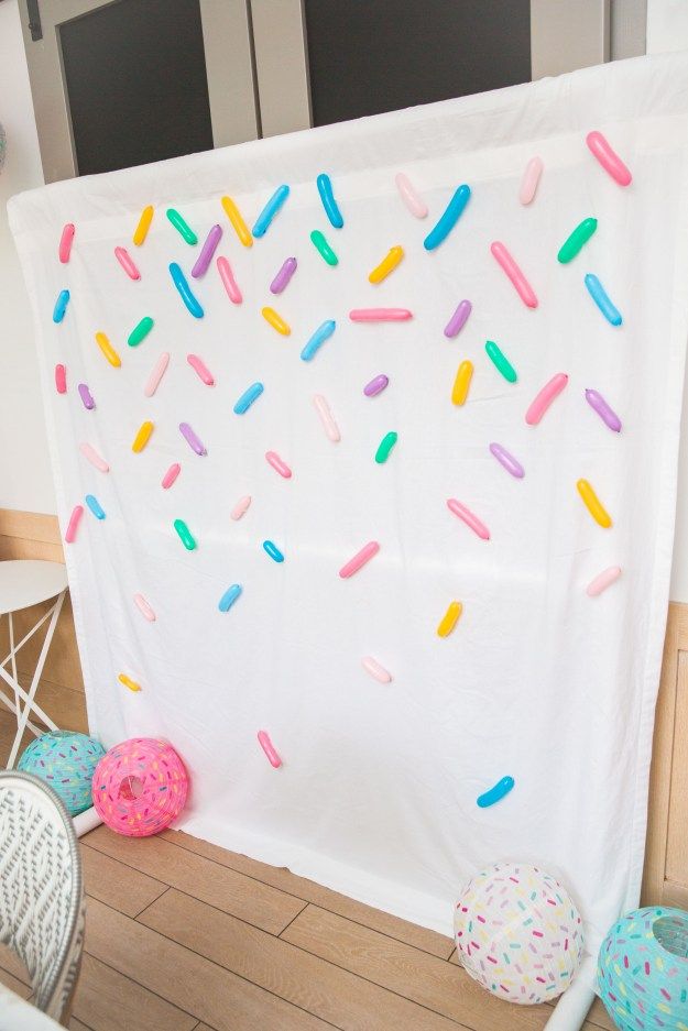 Streut Hintergrund für eine Fotokabine. Super einfach mit einem weißen Blatt zu machen und … Streut Hintergrund für eine Fotokabine. Super einfach mit einem weißen Blatt zu machen und …