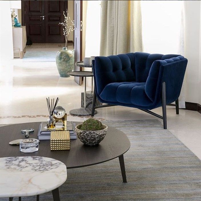 Roche Bobois L Profile Armchair L Designed By Roberto Tapinassi And Maurizio Manzoni Table Basse Roche Bobois Mobilier De Salon Rochebobois