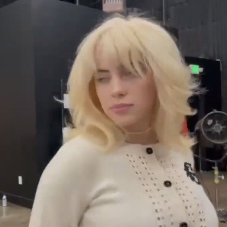 Liam Predicts 🔮 on Twitter in 2021 | Billie eilish blonde hair, Billie