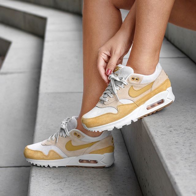 Nike Wmns Air Max 90/1 (Guaveneis / Weizengold - Summit Weiß ... Nike Wmns Air Max 90/1 (Guaveneis / Weizengold - Summit Weiß ...