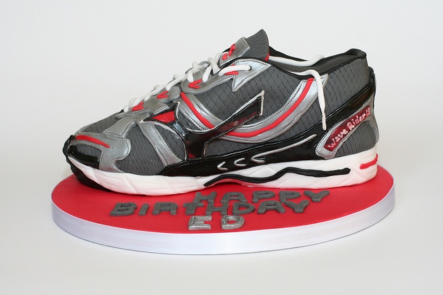 A replica of Eds marathon running shoes – hopefully better tasting. All edible – vanilla sponge with home… | Mizuno running shoes, Best running shoes, Running shoes