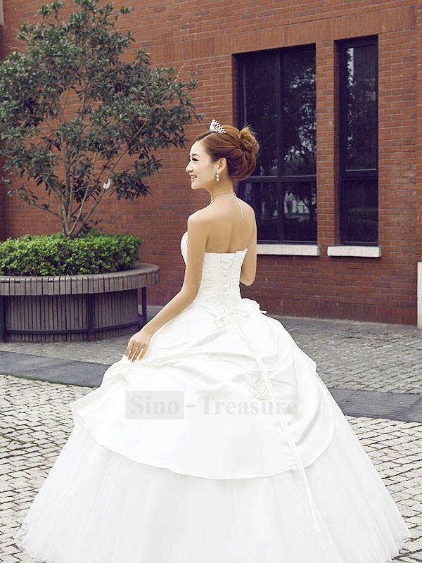 back :) | Wedding gowns, Wedding dresses, Sleeveless wedding dress