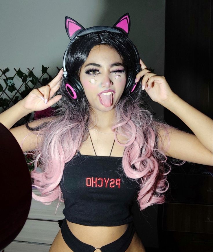 Gamer E girl | Gamer girl outfit, Girl hairstyles, Girls makeup