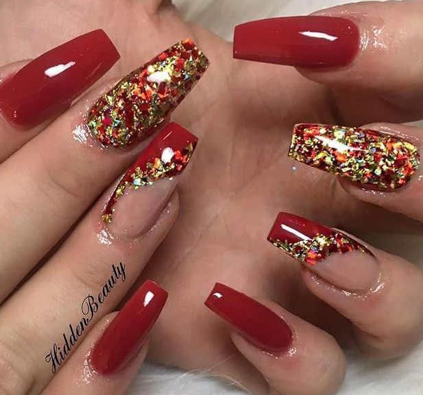 65 Christmas Holiday Coffin Nail Arts In Red And Gold In 2020 Gold Acrylic Nails Red Acrylic Nails Burgundy Nails