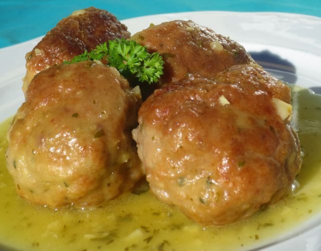 Receta De Albóndigas En Salsa Verde Receta Albondigas Receta Albondigas De Ternera Recetas De Cocina