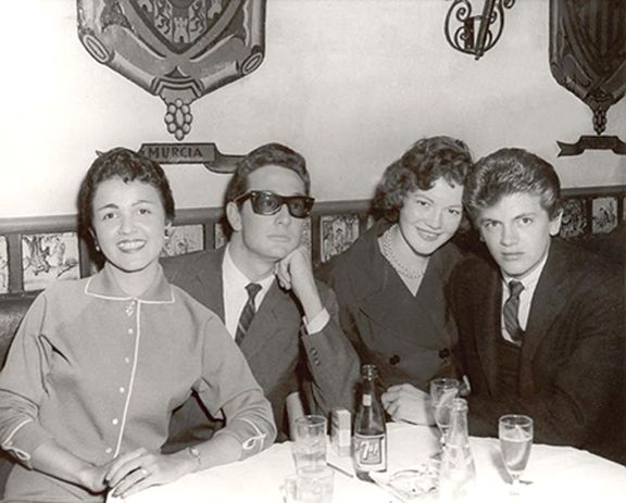 622 best buddy holly never fade away 1936 1959 images on pinterest buddy holly never had a single appearance on the country music charts
