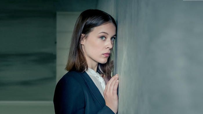 Drehstart Fur Zweite Staffel Der Zdf Erfolgsserie Bad Banks Foto Deutsche Schauspieler Serien Schauspieler