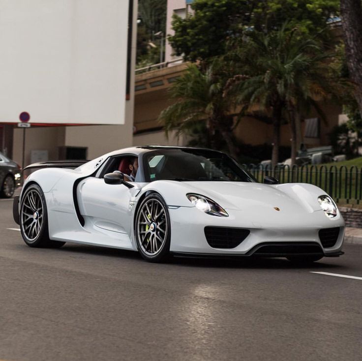 Porsche 918 Spider in Weiß mit dem Weissach-Paket Foto gemacht von: @m … – Frank Moore Porsche 918 Spider in Weiß mit dem Weissach-Paket Foto gemacht von: @m … – Frank Moore