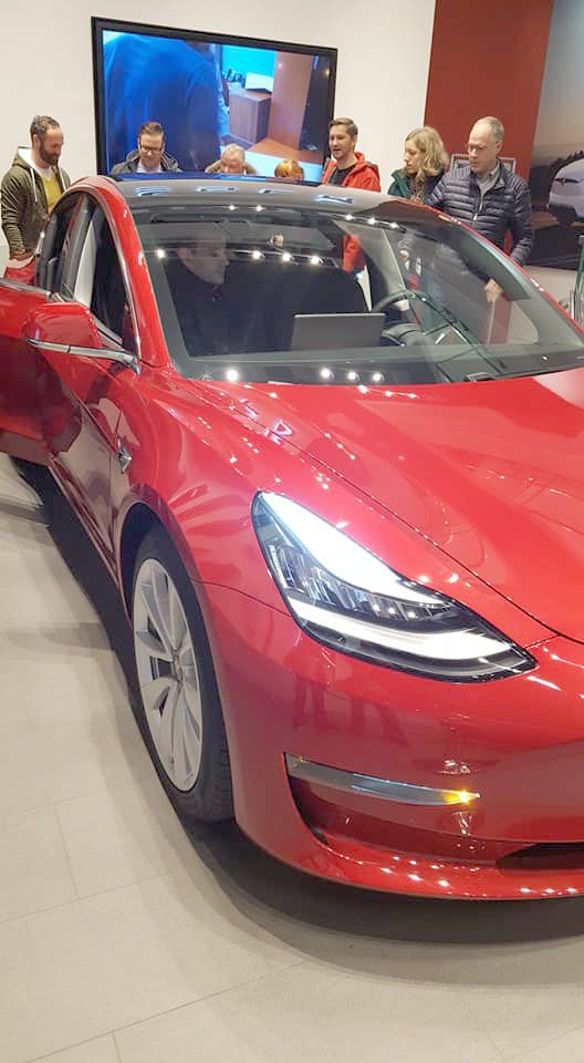 Tesla Model 3 S Successful European Display Tour Part 2 Photo Tesla Model 3 Europe Display At The In Hamburg Germany