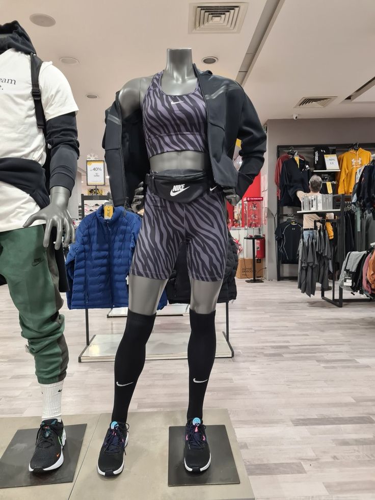 Visual Merchandising Mannequins Sneakers Fashion Under Armour Force visual-merchandising-mannequins-sneakers-fashion-under-armour-force