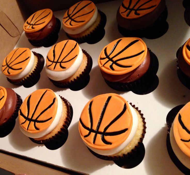 Decorating A Basketball Cake Decorating A Basketball Cake