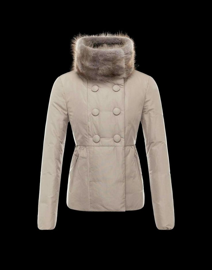 Moncler Capes Párrafo corto Moncler Capes Párrafo corto