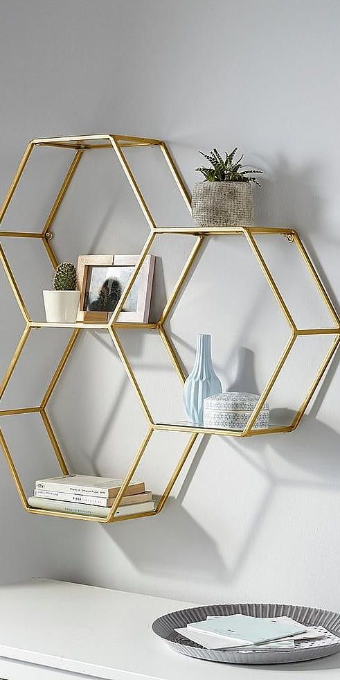 Leonique Wandregal aus Metall Goldene Wohnaccessoires sind ein echter Einrichtun...