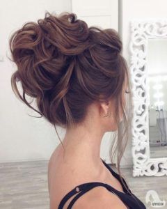 Jan 12, 2020 - Chic Updo Wedding Hairstyles for Elegant Brides; Half-updo, Braids; Chongos Updo Wedding Hairstyles; wedding updos for long hair; #weddinghair #updo