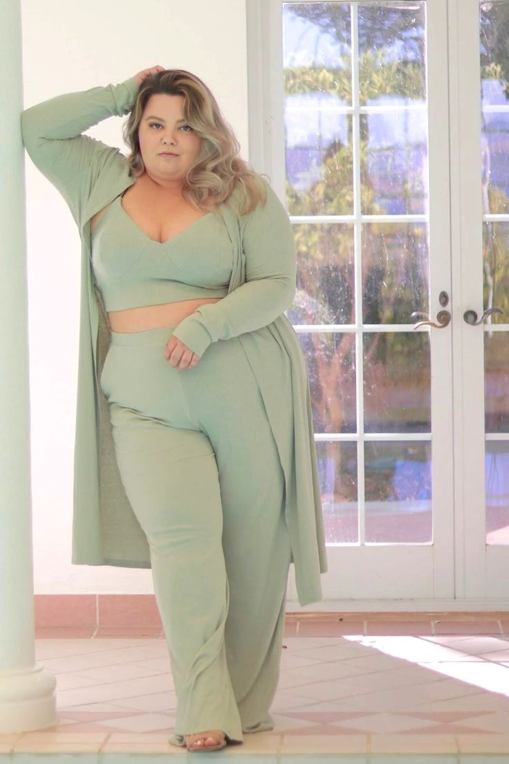 Teens Plus Size Petite Style Blogger Influencer Youtuber And Model Natalie Craig Of Natalie In The In 2020 Fashion Nova Plus Size Fashion Nova Plus Petite Fashion