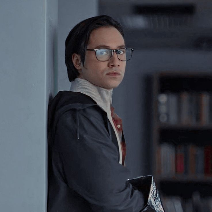 Brainiac 5 | Icon | Supergirl, Actors, Marvel memes