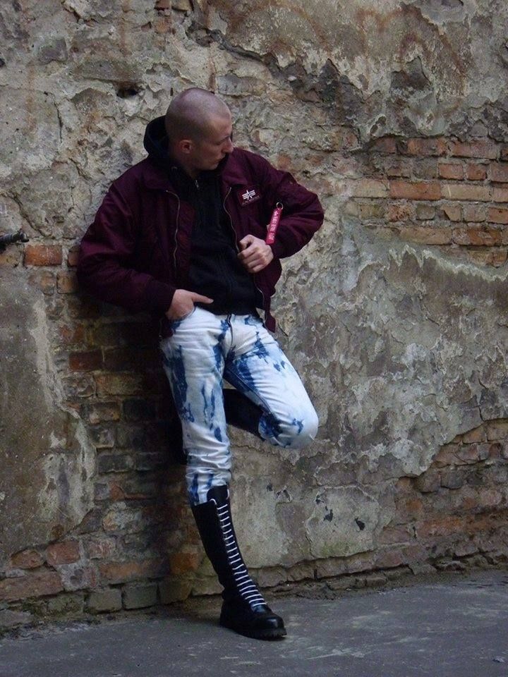 4 Replies to Skinhead dating site