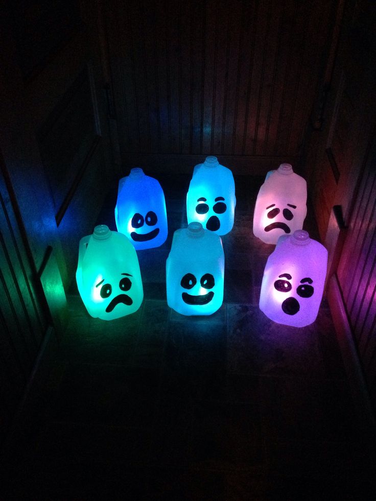 milk jug ghost luminaries going to try these with water and glow sticks - Milk Carton Halloween Ghosts milk jug ghost luminaries going to try these with water and glow sticks - Milk Carton Halloween Ghosts