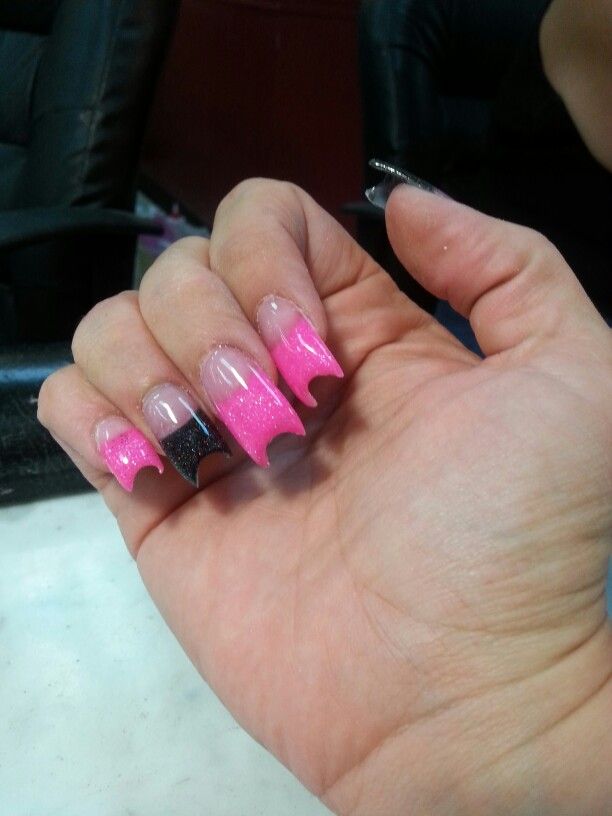 Pink And Blank Solar Duck Bill Nails Curved Crazy Claws Pinte