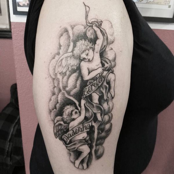 Kniender engel tattoo