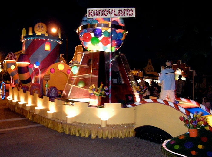 wow what cool ideas on this candyland float harvest christmas parade float