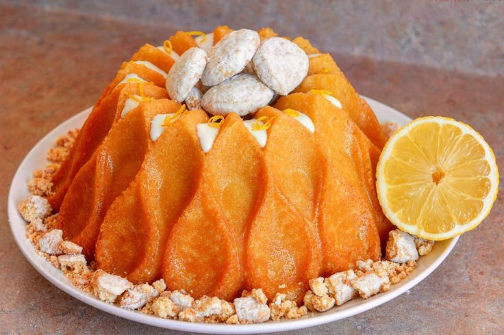[homemade] lemon buttermilk bundt cake soaked in lemon