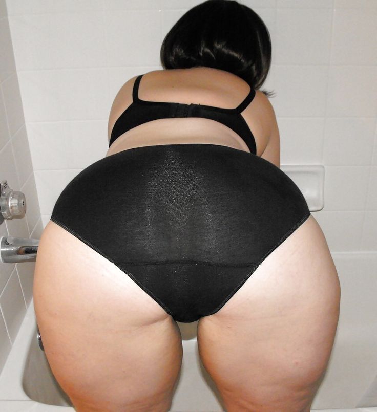 Upskirt big butt black panties