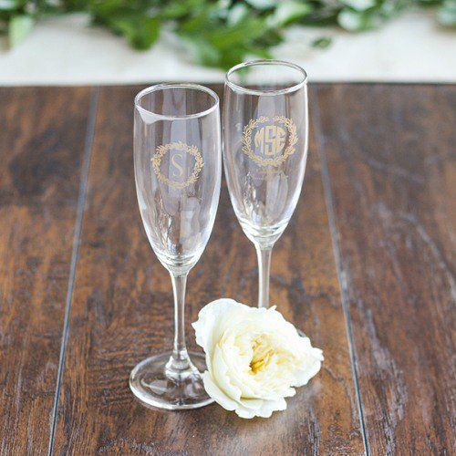 Best 25+ Champagne flute favors ideas on Pinterest | Plastic champagne glasses Recipe for champagne cupcakes and Gummi bears