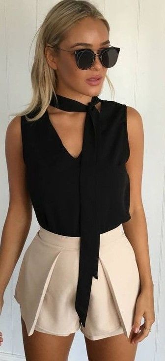 gorgeous tan shorts outfit
9