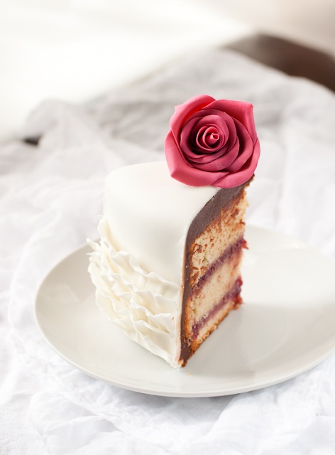 White Cake With Raspberry Filling And Chocolate Ganache White Cake With Raspberry Filling And Chocolate Ganache
