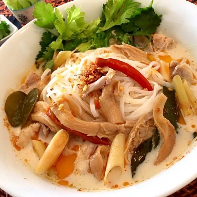 トムカーガイでフォー ライスヌードル 米麺 センレック はトムヤムクンでも美味しいです ライスヌードル 食べ物のアイデア レシピ トムカーガイでフォー ライスヌードル 米麺 センレック はトムヤムクンでも美味しいです ライスヌードル 食べ物のアイデア レシピ