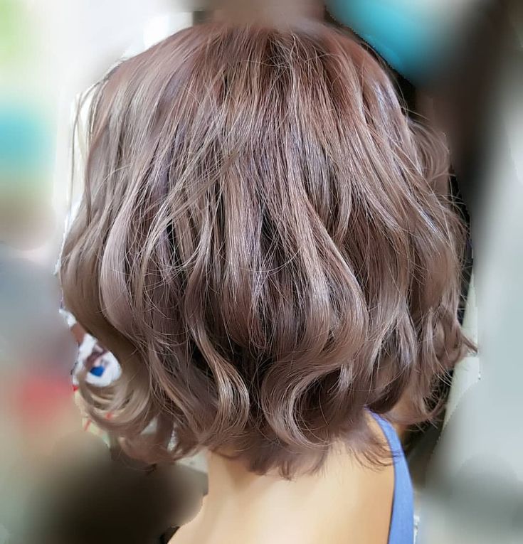ショートの波巻き 26ミリと32ミリのコテを使ってます トップは少しツイストをプラス ショートヘア ショートボブ 巻き髪 波巻き なみまき 波巻きウェーブ ブリーチカラー 可愛い コーデ キャバクラ ヘアメ ヘアメイク ヘアセット ヘア ヘアカタログ ショートの波巻き 26ミリと32ミリのコテを使ってます トップは少しツイストをプラス ショートヘア ショートボブ 巻き髪 波巻き なみまき 波巻きウェーブ ブリーチカラー 可愛い コーデ キャバクラ ヘアメ ヘアメイク ヘアセット ヘア ヘアカタログ