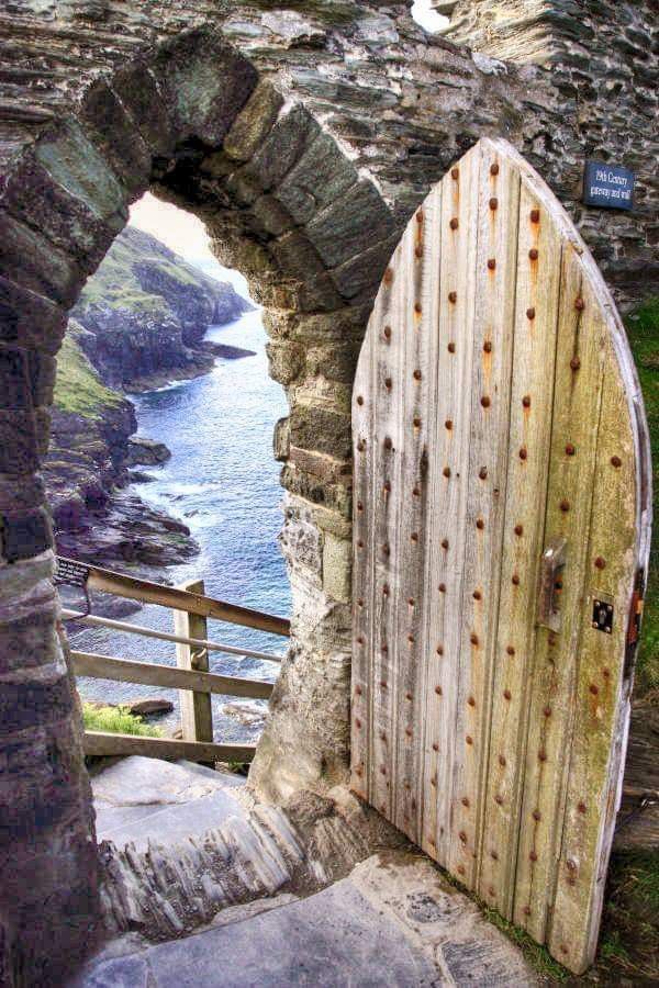 Reietto Tintagel Castle Cornwall England Beautiful Doors Beautiful Places Castle