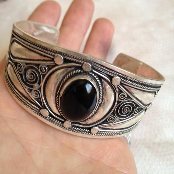 Bracelet berbere argent fait par main des artisans de tiznit maroc