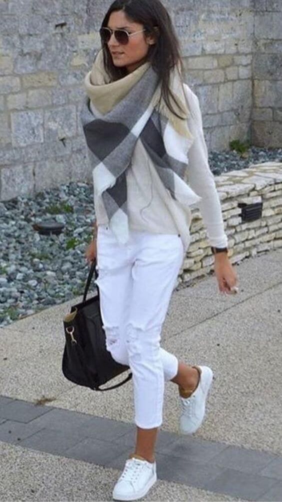 Chic ways to wear white pants in winter, that are not boring | allthestufficarea… Chic ways to wear white pants in winter, that are not boring | allthestufficarea…