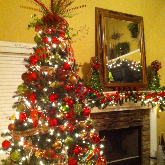 People Decorating A Christmas Tree 18 best small traditional christmas tree images on pinterest People Decorating A Christmas Tree 18 best small traditional christmas tree images on pinterest
