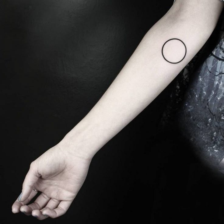 Geometrische Tattoos – Bedeutung und coole Designs für diverse Körperstellen...