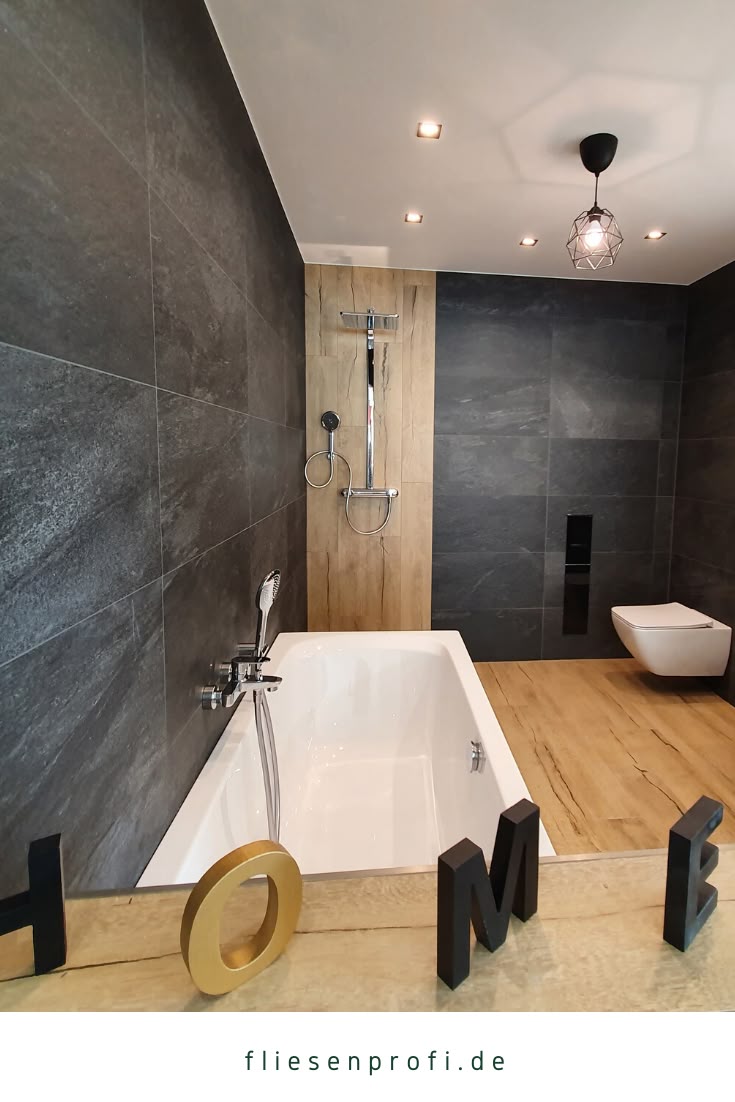 Badezimmer Fliesen Holzoptik #Bad mit Fliesen in #Holzoptik "Timewood Natural" und #Steinoptik "Klif
