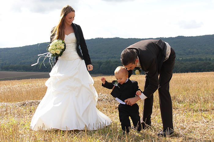 Hochzeit Mit Kindern Schone Aufgaben Unterhaltung Geschenke Hochzeit Hochzeit Bilder Hochzeitsfoto Mit Kind