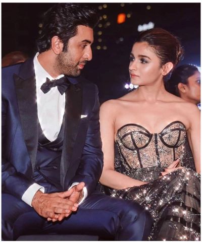 A Miss Kiss: Alia Bhatt And Ranbir Singh Exchanged An Awkward Kiss At