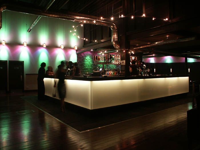 https://i.pinimg.com/736x/45/cd/6b/45cd6b5c1ac8700c849a53b972415763--bar-counter-design-bar-design.jpg